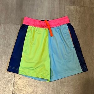 Boys size 4 vineyard vines performance shorts
